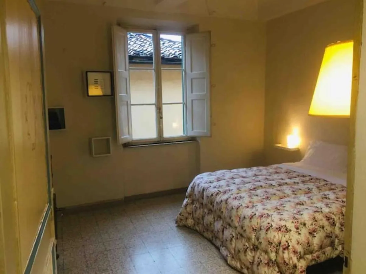 Lucca David Room In Apartment And Hospitality Pilgrims A Homestay