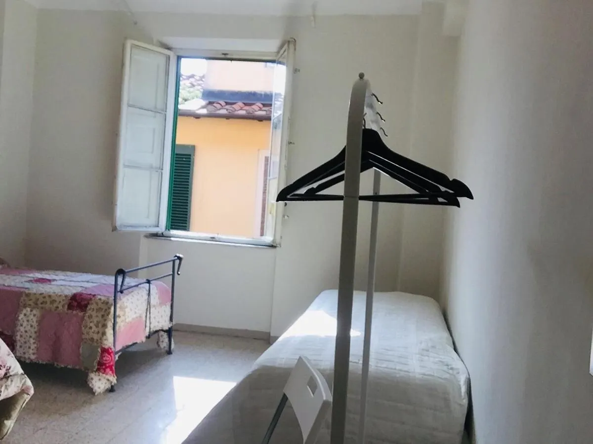 Lucca David Room In Apartment And Hospitality Pilgrims A