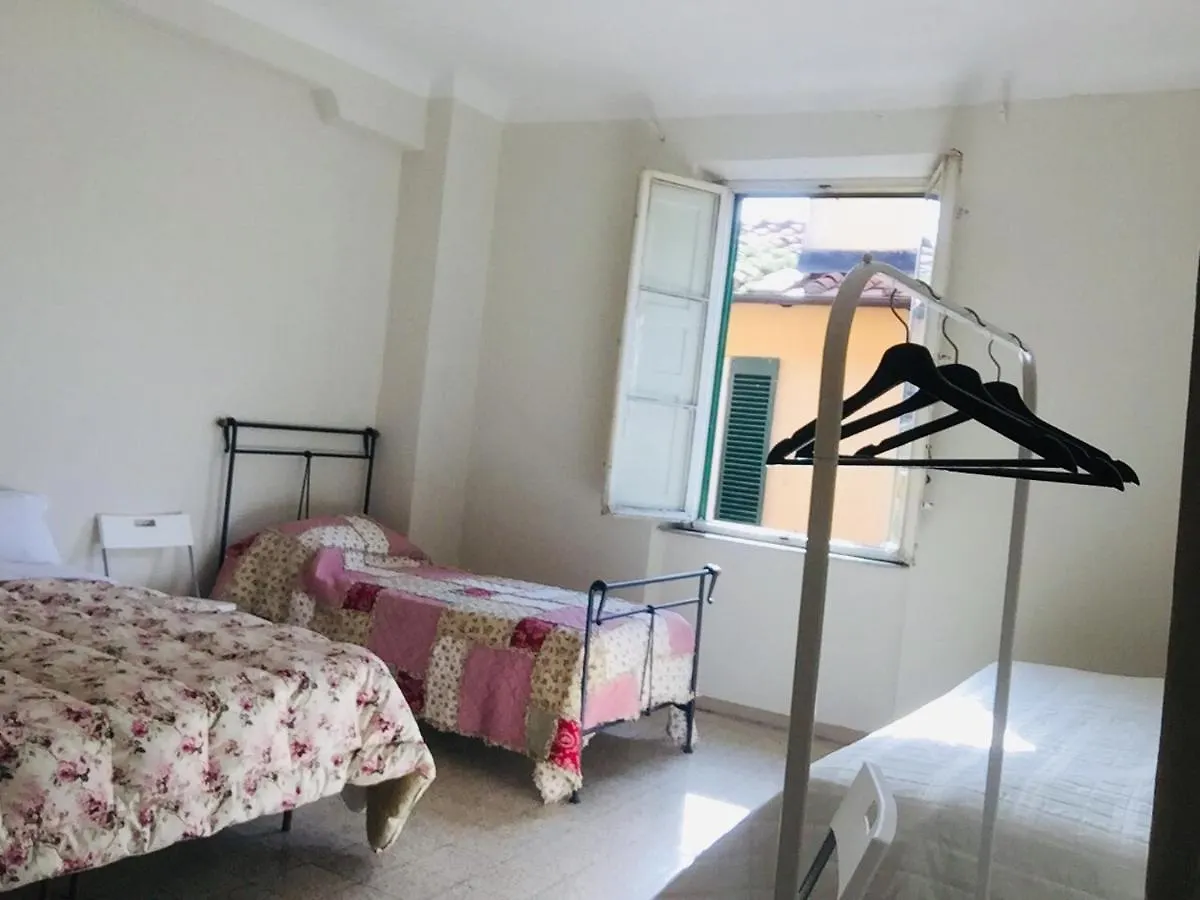 Lucca David Room In Apartment And Hospitality Pilgrims A Italy