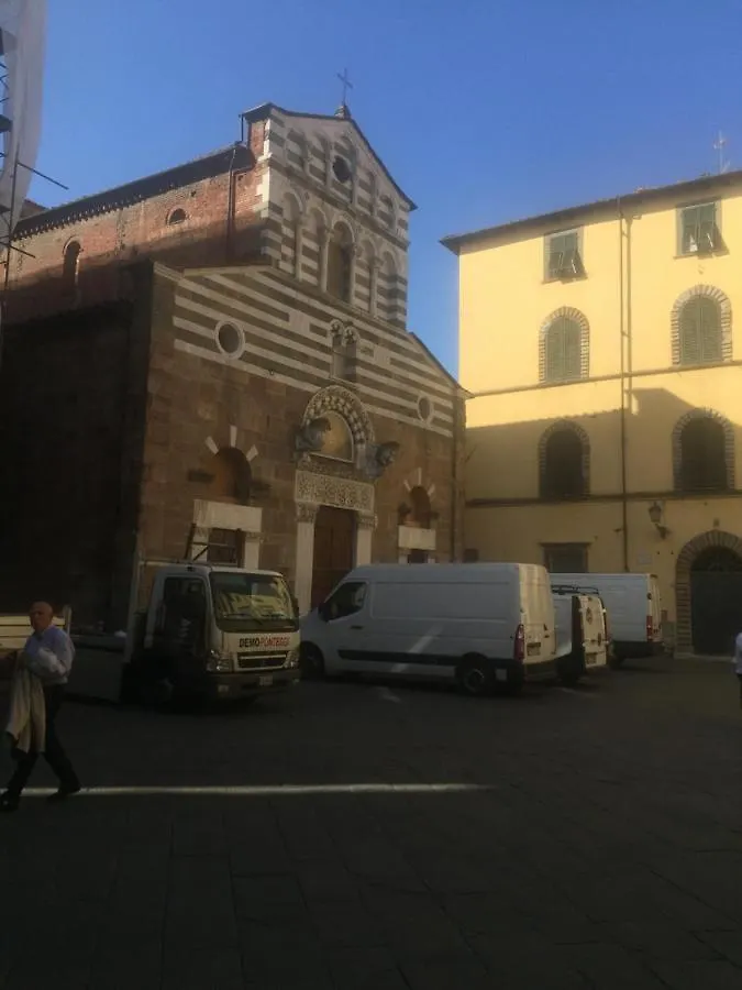 Homestay Lucca David Room In Apartment And Hospitality Pilgrims A Italy